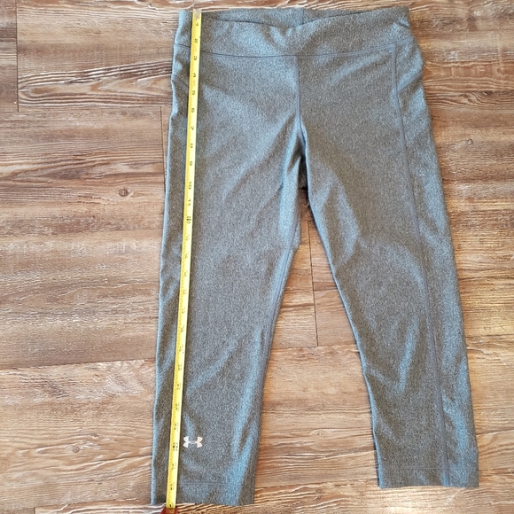 Under Armour Crop Leggings, like New - Picture 3 of 4